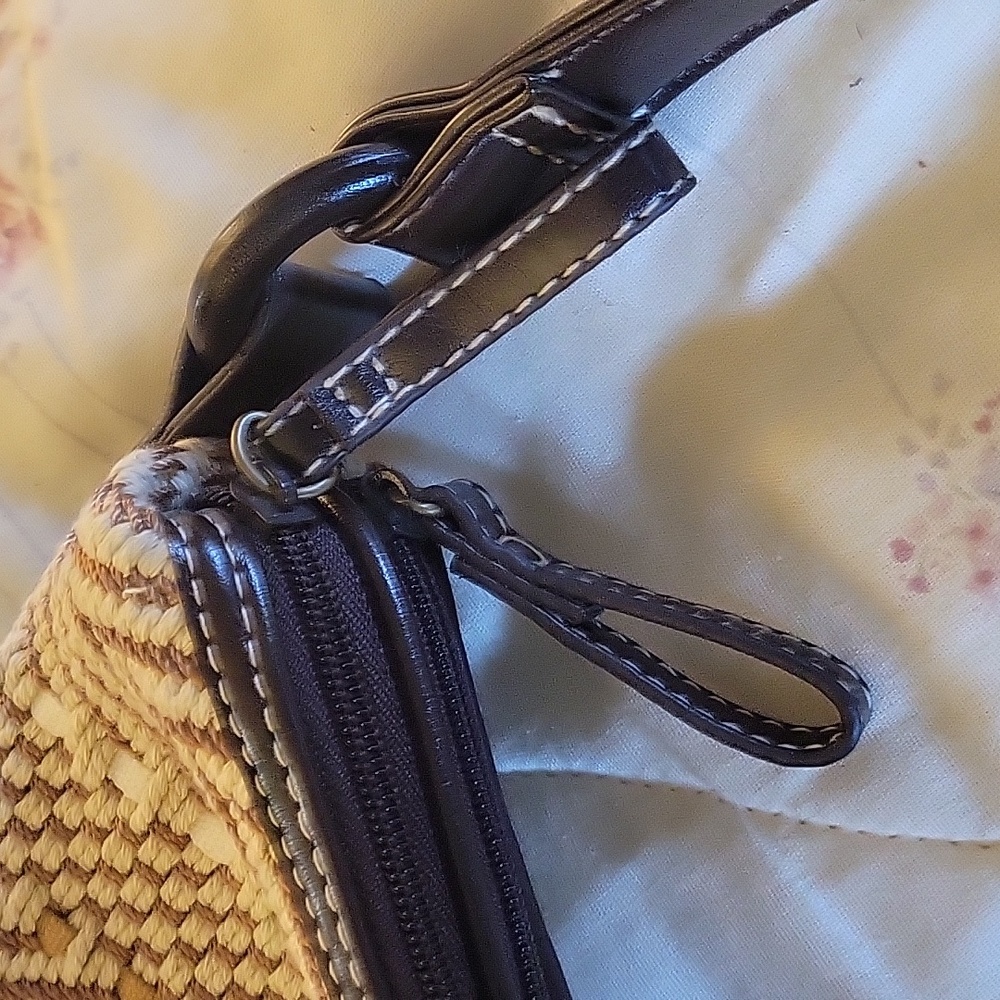 Crate & Barrel.  beautiful woven desiner woman bag. - Picture 5 of 6